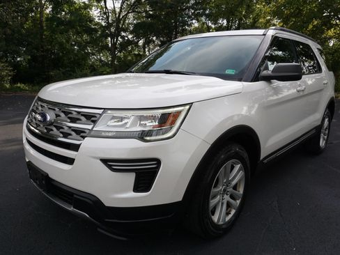 Used 2018 Ford Explorer XLT AWD/4WD image 4