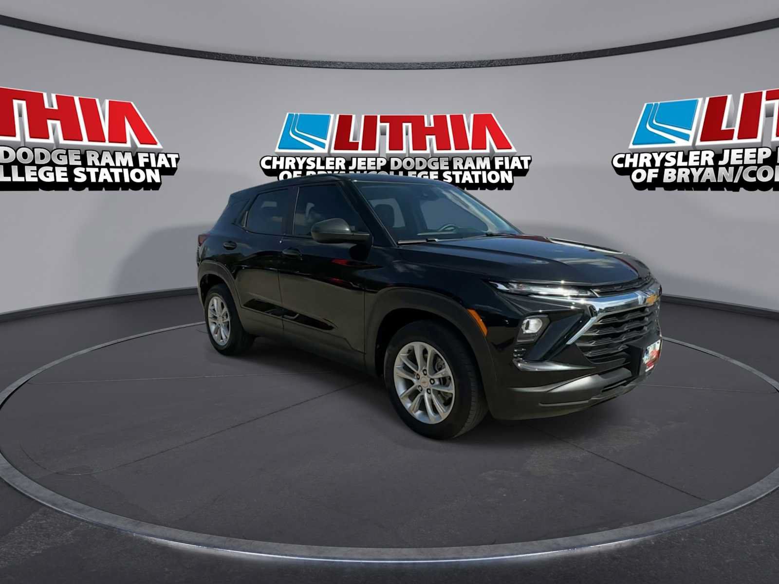 Used 2024 Chevrolet TrailBlazer LS FWD image 2