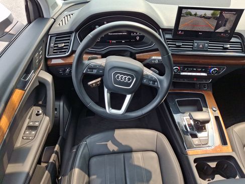 Used 2023 Audi Q5 2.0T Premium Plus w/ Premium Plus Package AWD/4WD image 11
