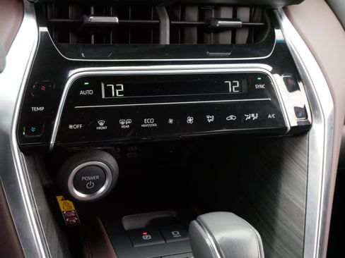 New 2024 Toyota Venza Limited image 23