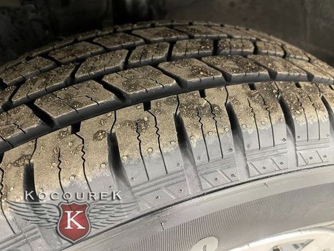 Used 2023 Subaru Outback Premium image 8