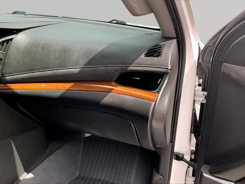 Used 2020 Cadillac Escalade Premium Luxury RWD image 18