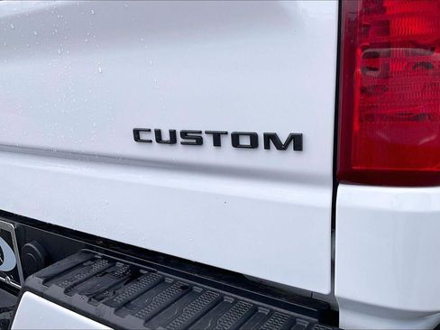 Used 2025 Chevrolet Silverado 1500 Custom image 8