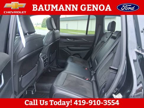 Used 2023 Jeep Grand Cherokee Altitude AWD/4WD image 13