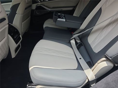Used 2025 BMW ALPINA XB7 AWD/4WD image 15