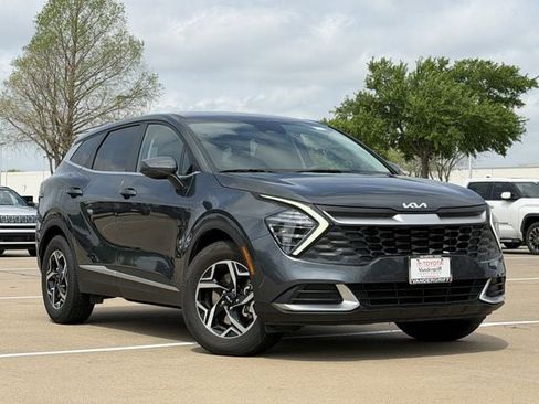 Used 2024 Kia Sportage LX image 2
