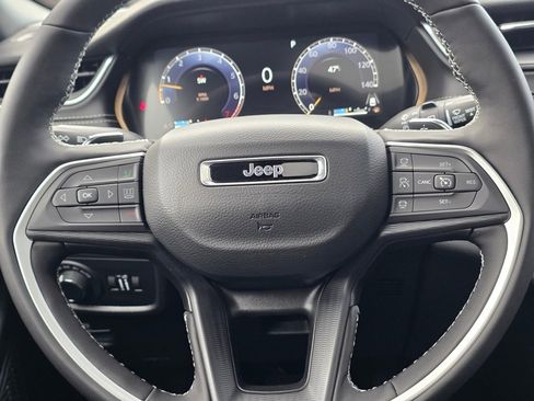 New 2025 Jeep Grand Cherokee Altitude image 19