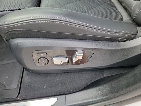 Certified 2025 BMW X5 xDrive50e w/ Premium Package image 22