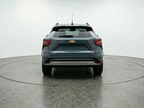 Used 2025 Chevrolet Trax LT FWD image 7