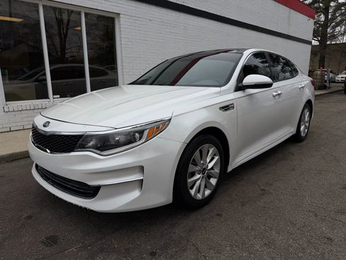 Used 2016 Kia Optima EX w/ Premium Package image 2