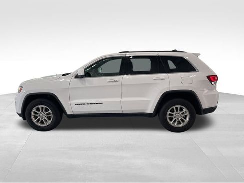 Used 2020 Jeep Grand Cherokee Laredo image 3