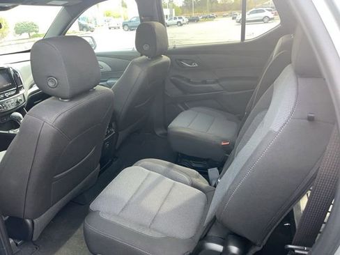 Used 2023 Chevrolet Traverse LT FWD image 12