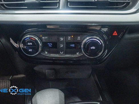 Used 2025 Chevrolet Trax LT w/ Driver Confidence Package image 18