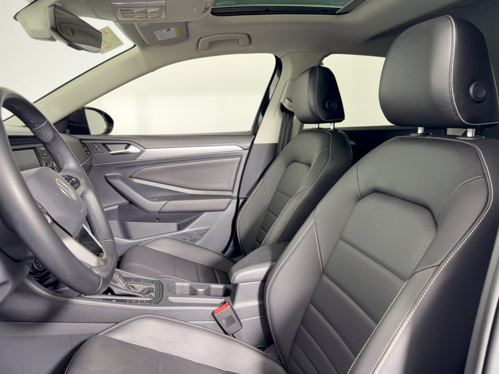 Used 2023 Volkswagen Jetta SE FWD image 5