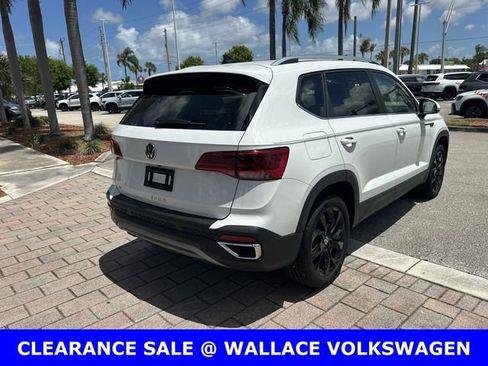 Certified 2024 Volkswagen Taos SE w/ Black Wheel Package FWD image 7