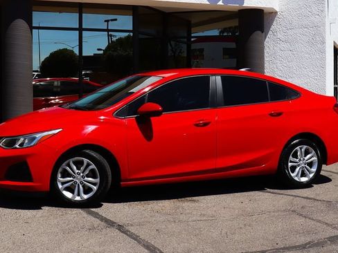 Used 2019 Chevrolet Cruze LS w/ LS Convenience Package FWD image 4