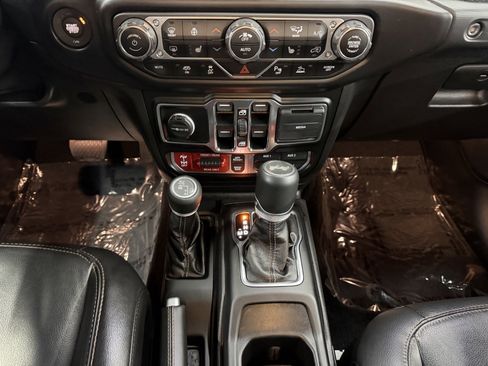 Used 2021 Jeep Wrangler Unlimited Rubicon w/ Dual Top Group image 16