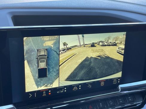 Used 2024 Chevrolet Silverado 1500 ZR2 image 9