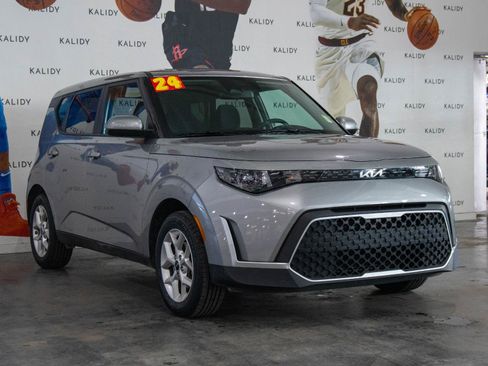 Used 2024 Kia Soul LX w/ Option Group 015 image 18