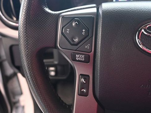 Certified 2017 Toyota Tacoma TRD Off-Road image 19