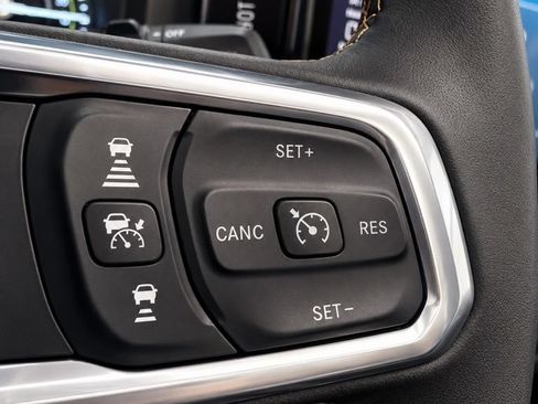 Used 2024 Jeep Wrangler High Altitude AWD/4WD image 34
