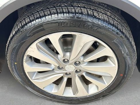 Used 2020 Buick Encore Preferred FWD image 8