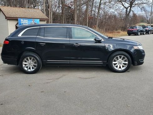 Used 2019 Lincoln MKT AWD image 7