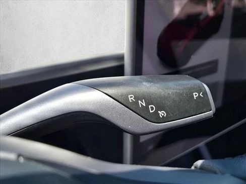 Used 2021 Tesla Model Y 2WD image 12