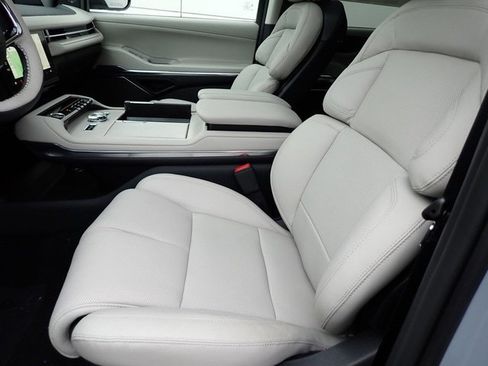 New 2025 Lincoln Navigator Reserve AWD/4WD image 22