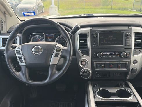Used 2019 Nissan Titan SV w/ SV Convenience Package AWD/4WD image 10