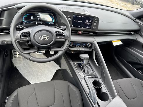 New 2025 Hyundai Elantra Sport image 13