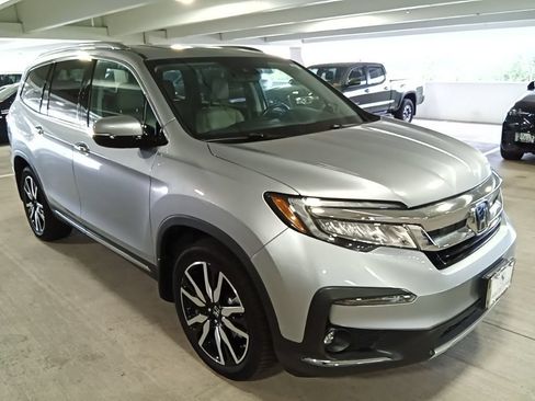 Used 2021 Honda Pilot Touring image 3