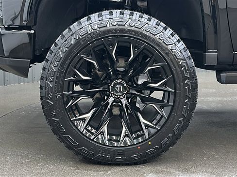 Used 2025 GMC Sierra 1500 Denali Ultimate image 10