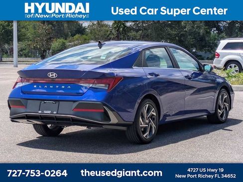Certified 2025 Hyundai Elantra SEL FWD image 5