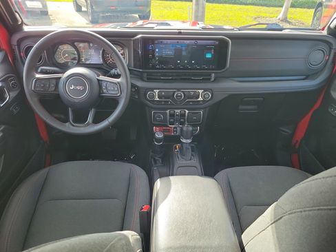 Used 2024 Jeep Wrangler Unlimited Rubicon image 7