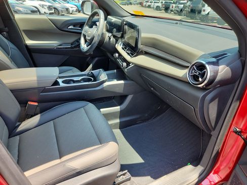 Used 2025 Chevrolet Equinox LT w/ Convenience Package II FWD image 30