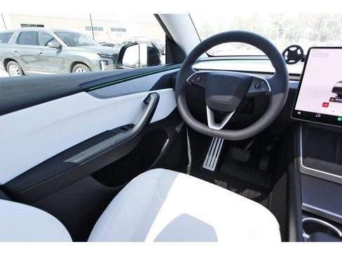 Used 2026 Tesla Model Y 2WD image 11