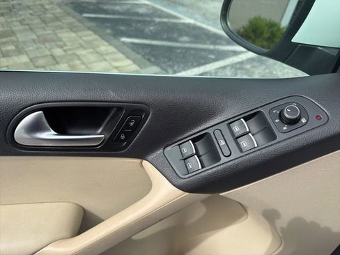Used 2016 Volkswagen Tiguan SEL FWD image 16