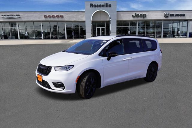 New 2026 Chrysler Pacifica Select w/ S Appearance Package AWD/4WD image 8