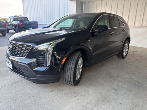 Used 2022 Cadillac XT4 Luxury image 3