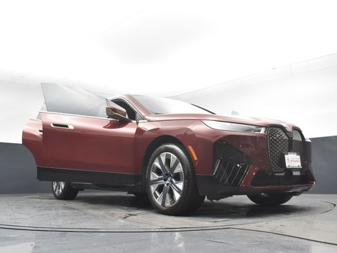 Used 2022 BMW iX xDrive50 image 32