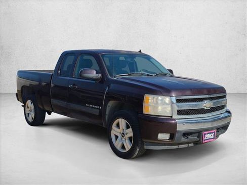 Used 2008 Chevrolet Silverado 1500 LT w/ Texas Edition RWD image 3