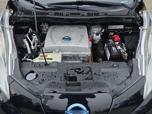 Used 2013 Nissan Leaf SV image 28