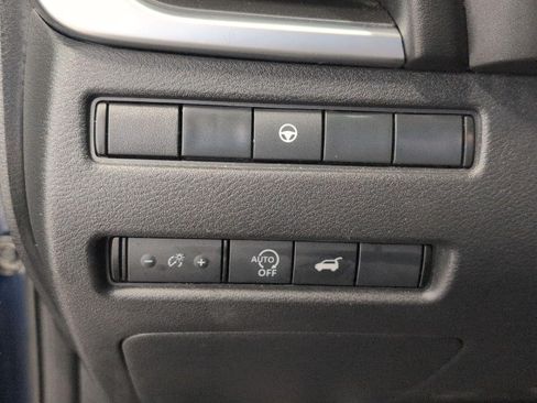 Used 2025 Nissan Rogue SV AWD/4WD image 10