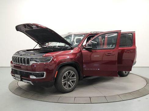 Used 2024 Jeep Wagoneer L Series II w/ Flexible Seating Group AWD/4WD image 11