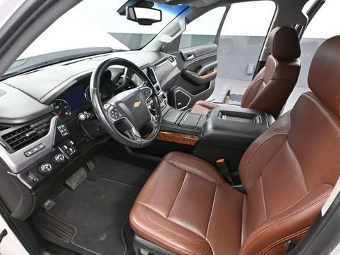 Used 2019 Chevrolet Suburban Premier w/ Premier Plus Edition AWD/4WD image 27