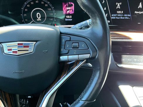 Used 2021 Cadillac Escalade Premium Luxury RWD image 16