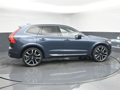 Used 2023 Volvo XC60 B5 Ultimate w/ Protection Package Premier image 8