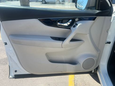 Used 2019 Nissan Rogue Sport SL w/ Premium Package image 11