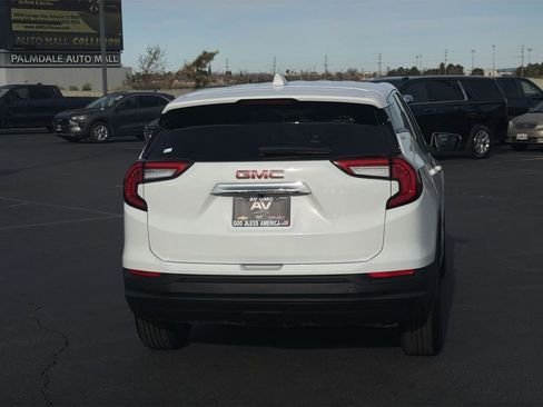Used 2024 GMC Terrain SLE image 39